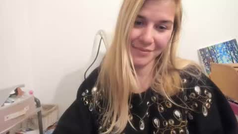 Snapshot of artsyandcraftsy_ chatting on 10/15/25, 09:04 MIA online show from 10/15/25, 09:04