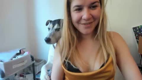 Snapshot of artsyandcraftsy_ chatting on 10/16/25, 09:10 MIA online show from 10/16/25, 09:10