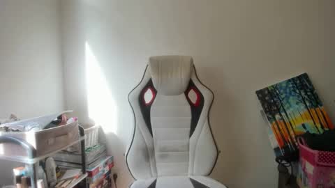 Snapshot of artsyandcraftsy_ chatting on 10/19/25, 11:11 MIA online show from 10/19/25, 11:11