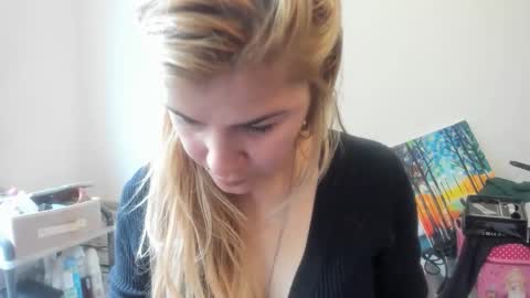 Snapshot of artsyandcraftsy_ chatting on 10/23/25, 09:52 MIA online show from 10/23/25, 09:52