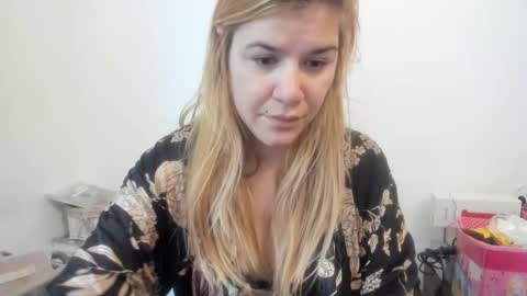 Snapshot of artsyandcraftsy_ chatting on 11/09/25, 10:57 MIA online show from 11/09/25, 10:57