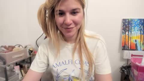 Snapshot of artsyandcraftsy_ chatting on 11/10/25, 11:48 MIA online show from 11/10/25, 11:48