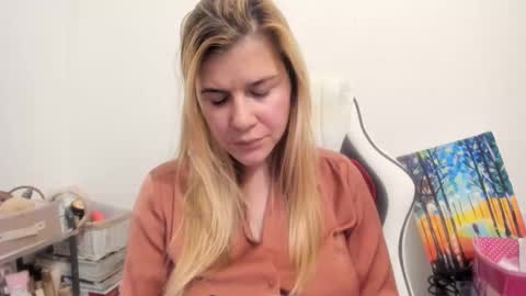 Snapshot of artsyandcraftsy_ chatting on 11/12/25, 10:30 MIA online show from 11/12/25, 10:30