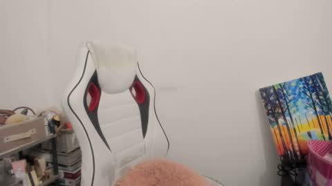 Snapshot of artsyandcraftsy_ chatting on 11/13/25, 10:41 MIA online show from 11/13/25, 10:41