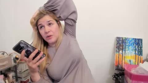 Snapshot of artsyandcraftsy_ chatting on 11/14/25, 11:24 MIA online show from 11/14/25, 11:24