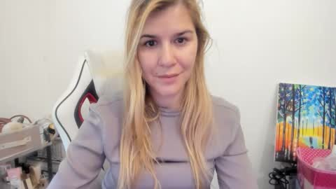 Snapshot of artsyandcraftsy_ chatting on 11/15/25, 11:29 MIA online show from 11/15/25, 11:29