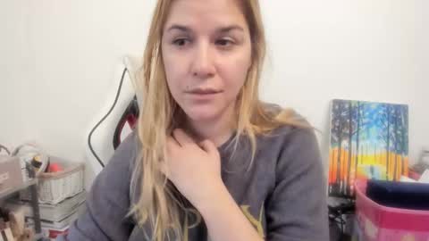 Snapshot of artsyandcraftsy_ chatting on 11/16/25, 11:38 MIA online show from 11/16/25, 11:38