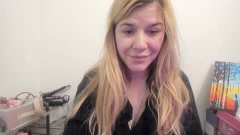 Snapshot of artsyandcraftsy_ chatting on 11/22/25, 11:53 MIA online show from 11/22/25, 11:53