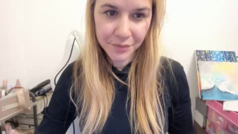 Snapshot of artsyandcraftsy_ chatting on 11/26/25, 11:28 MIA online show from 11/26/25, 11:28