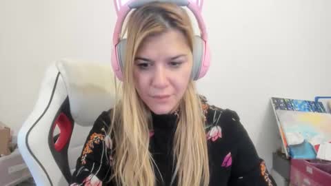 Snapshot of artsyandcraftsy_ chatting on 11/29/25, 12:08 MIA online show from 11/29/25, 12:08