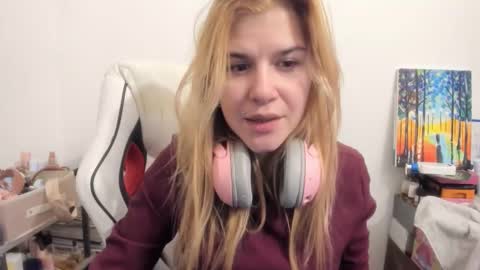 Snapshot of artsyandcraftsy_ chatting on 12/03/25, 10:19 MIA online show from 12/03/25, 10:19