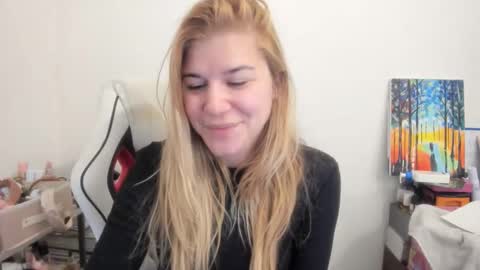 Snapshot of artsyandcraftsy_ chatting on 12/04/25, 10:35 MIA online show from 12/04/25, 10:35