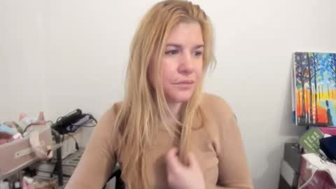 Snapshot of artsyandcraftsy_ chatting on 12/14/25, 09:47 MIA online show from 12/14/25, 09:47