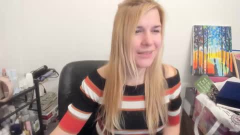 Snapshot of artsyandcraftsy_ chatting on 12/14/25, 10:14 MIA online show from 12/14/25, 10:14