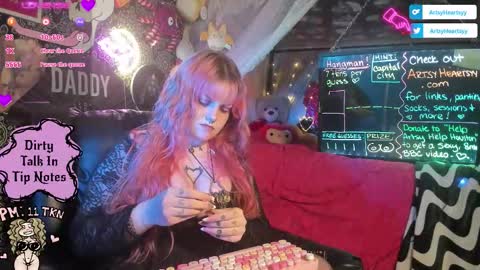 ArtsyHeartsyy online show from 12/02/25, 01:44