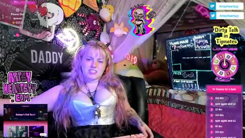 Snapshot of artsyheartsyy chatting on 04/04/26, 01:04 ArtsyHeartsyy online show from 04/04/26, 01:04