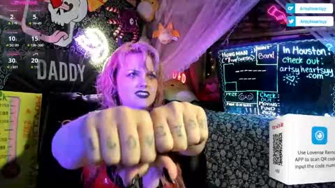 Snapshot of artsyheartsyy chatting on 04/16/26, 12:33 ArtsyHeartsyy online show from 04/16/26, 12:33
