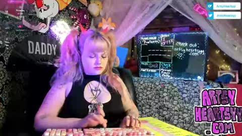 Snapshot of artsyheartsyy chatting on 04/25/26, 01:19 ArtsyHeartsyy online show from 04/25/26, 01:19