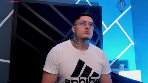 Snapshot of arturfrostt chatting on 12/16/25, 11:15 Artur online show from 12/16/25, 11:15