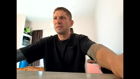 Snapshot of arunboy81 chatting on 06/09/26, 02:12 Lucash413 online show from 06/09/26, 02:12