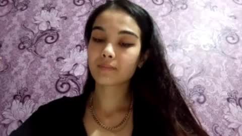 Snapshot of arvillahamner chatting on 12/04/25, 08:28 Amina online show from 12/04/25, 08:28