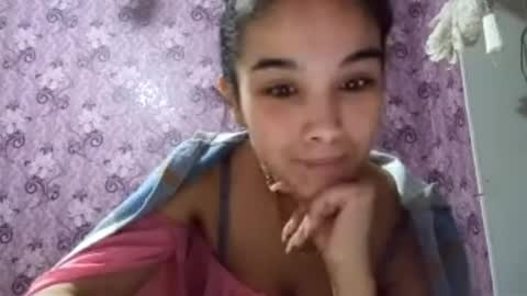 Snapshot of arvillahamner chatting on 12/13/25, 07:40 Amina online show from 12/13/25, 07:40