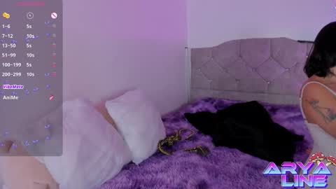 Snapshot of arya_line chatting on 09/24/25, 01:42 Arys online show from 09/24/25, 01:42