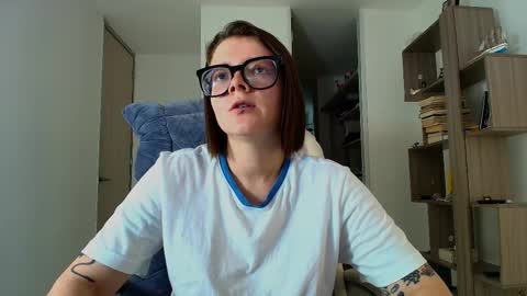 Snapshot of arya_starkw chatting on 10/13/25, 02:39 Ary 3 online show from 10/13/25, 02:39