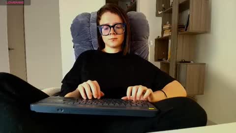 Snapshot of arya_starkw chatting on 11/07/25, 02:50 Ary 3 online show from 11/07/25, 02:50