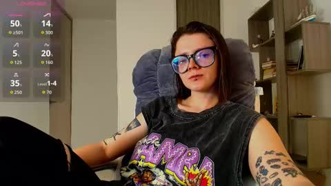 Snapshot of arya_starkw chatting on 11/20/25, 02:06 Ary 3 online show from 11/20/25, 02:06