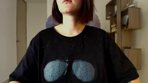 Snapshot of arya_starkw chatting on 11/24/25, 02:39 Ary 3 online show from 11/24/25, 02:39