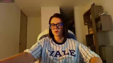 Snapshot of arya_starkw chatting on 12/04/25, 11:41 Ary 3 online show from 12/04/25, 11:41