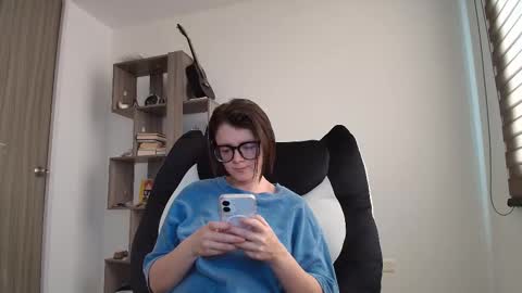 Snapshot of arya_starkw chatting on 12/14/25, 01:49 Ary 3 online show from 12/14/25, 01:49