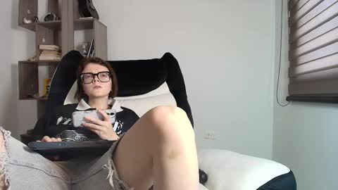 Snapshot of arya_starkw chatting on 12/16/25, 03:17 Ary 3 online show from 12/16/25, 03:17