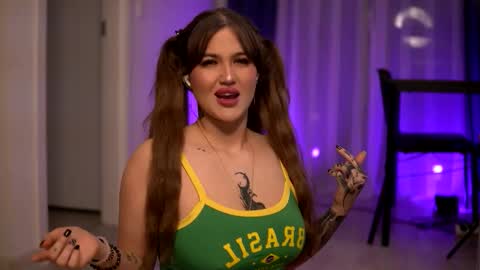 Lunaa  online show from 11/17/25, 07:08