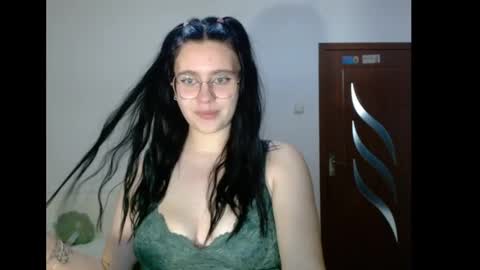 Snapshot of aryaglow chatting on 02/08/26, 11:52 Arya online show from 02/08/26, 11:52