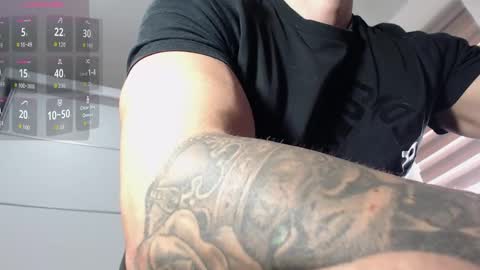 AryanAian1 online show from 10/18/25, 11:33