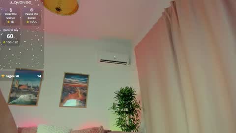 Snapshot of aryanaughty0 chatting on 10/13/25, 09:04 Arya online show from 10/13/25, 09:04