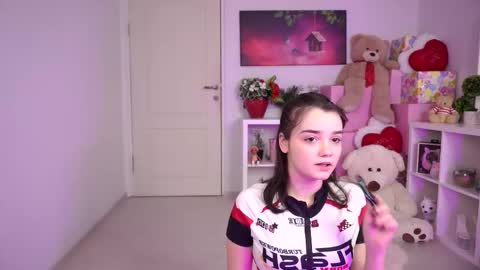 Snapshot of aryastarky chatting on 10/12/25, 08:57 Aria online show from 10/12/25, 08:57