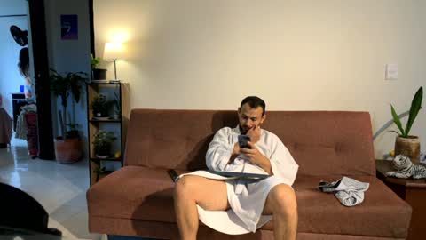 FELIPE  CAMILA ADAMS     online show from 01/28/25, 07:10