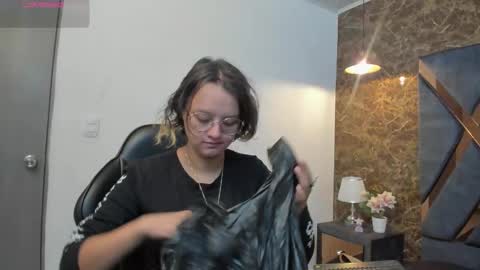 AsamiHattori  online show from 11/01/25, 11:23