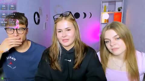 ash_raven_ online show from 09/19/25, 07:58