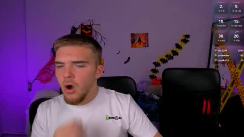 ash_raven_ online show from 10/21/25, 07:36