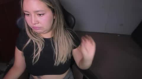 ash_smith1 online show from 11/12/25, 09:58