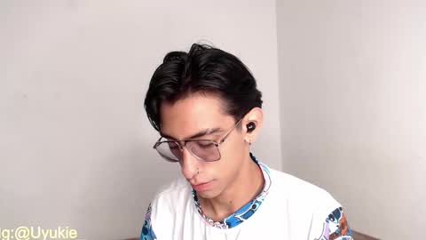 Snapshot of ash_v1 chatting on 10/30/25, 02:02 Ash online show from 10/30/25, 02:02