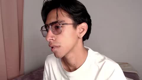 Snapshot of ash_v1 chatting on 11/10/25, 12:31 Ash online show from 11/10/25, 12:31