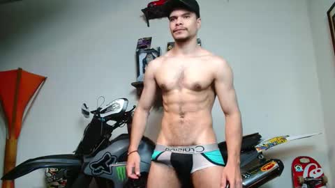 Snapshot of ash_wingrant chatting on 11/24/25, 11:37 ash_wingrant online show from 11/24/25, 11:37