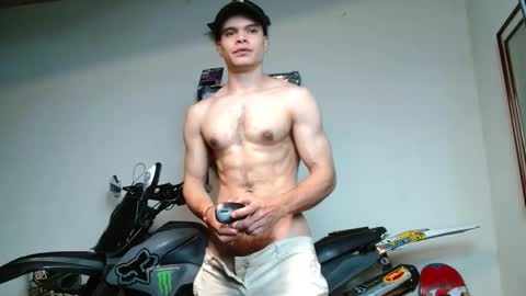 Snapshot of ash_wingrant chatting on 11/30/25, 01:31 ash_wingrant online show from 11/30/25, 01:31