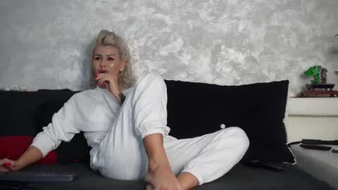 Asha online show from 11/15/25, 10:01