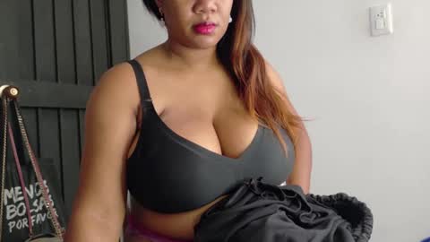 ashanty_1012 online show from 10/28/25, 04:09